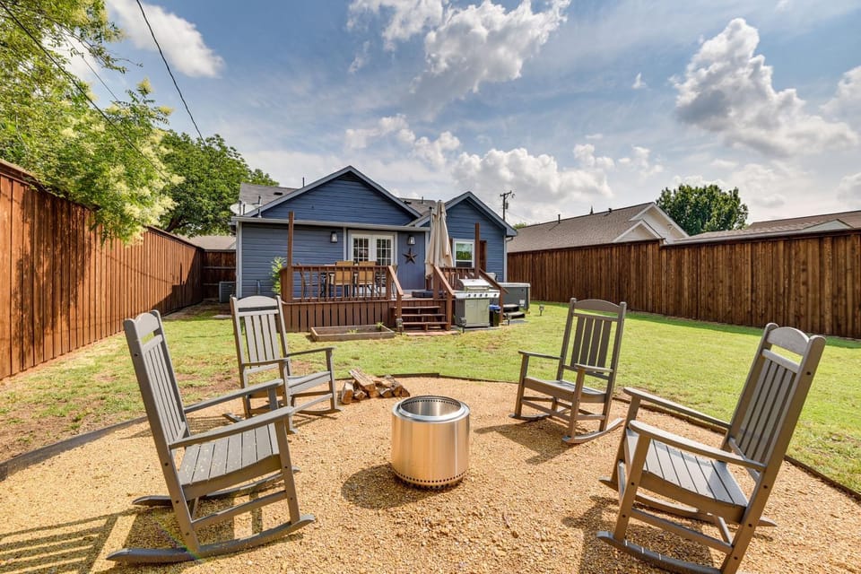 ‘Pecan Blue’ Frisco Hub: Dtwn, Dining & Stadiums! House in Frisco