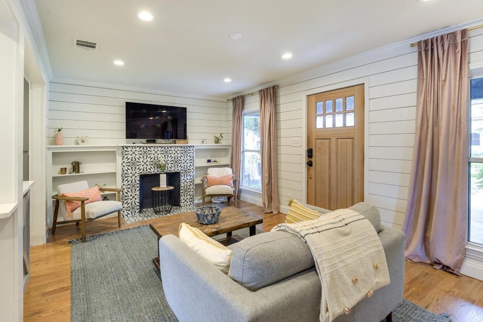 ‘Pecan Blue’ Frisco Hub: Dtwn, Dining & Stadiums! House in Frisco