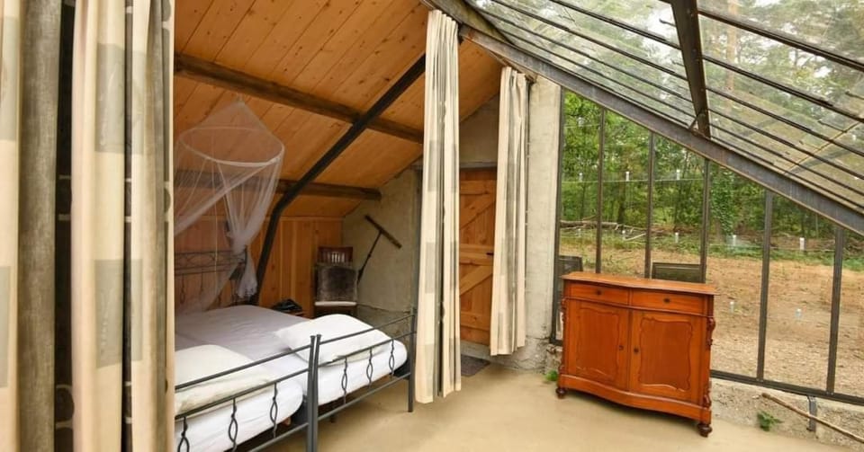 Natuurslaapkamer de zaadeest boskamer Country House in Limburg (province)