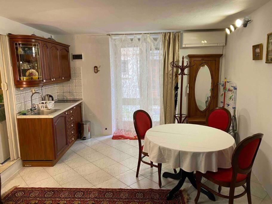 'Round the Corner Apartment in Piran