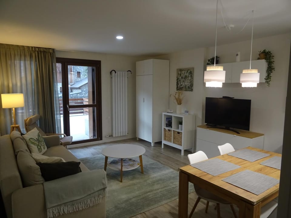 Living room, internet, internet