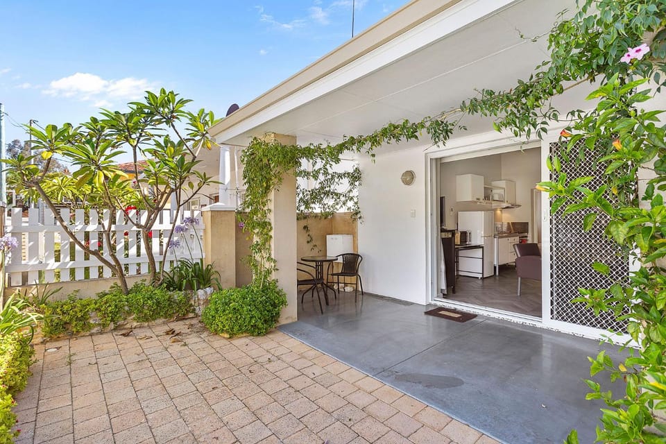 Central Fremantle Hideaway Studio Apartment in Perth