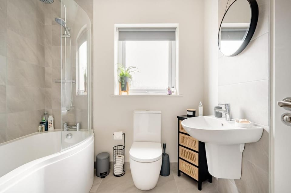 Double Room in Luxury High Trees Development Vacation rental in Northern Ireland