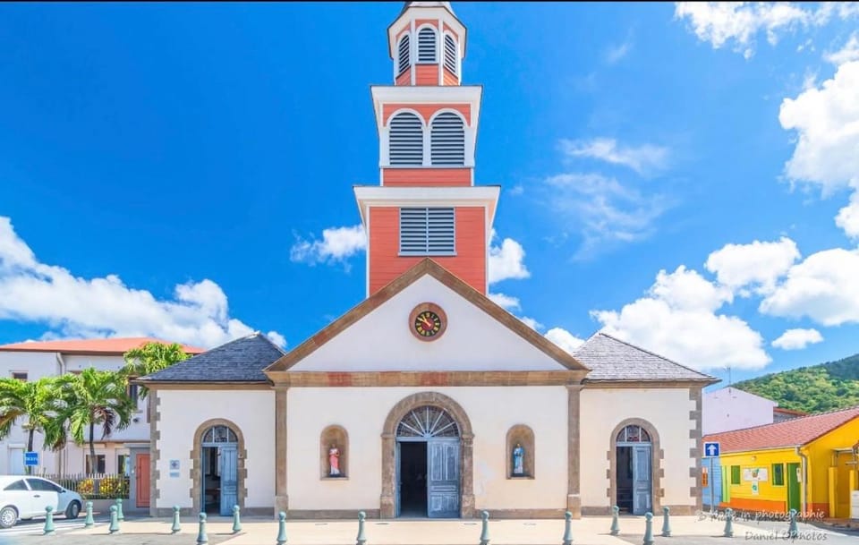 Nearby landmark, Place of worship, On site