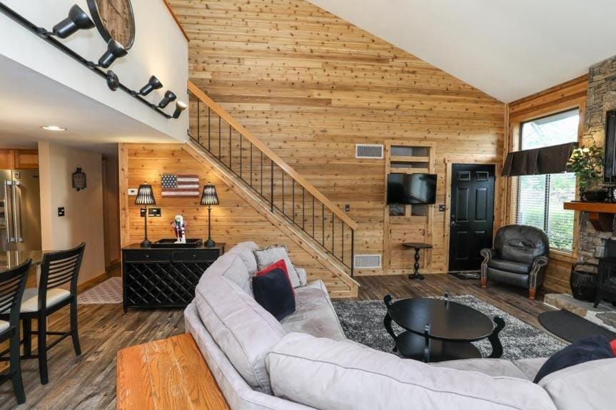 Seven Springs 2 BR Premium Condo, Walk to Slopes condo Apartment in Pennsylvania