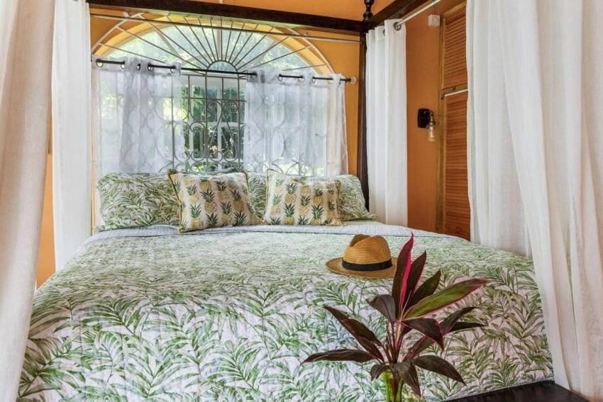 YanceyLargo Estate - Newly Renovated 7BR Beautiful Two-Story w Gorgeous Mountain View villa Villa in Montego Bay