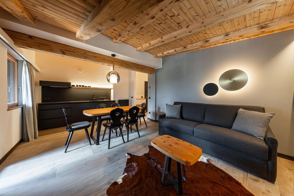 Kitchen or kitchenette, Living room