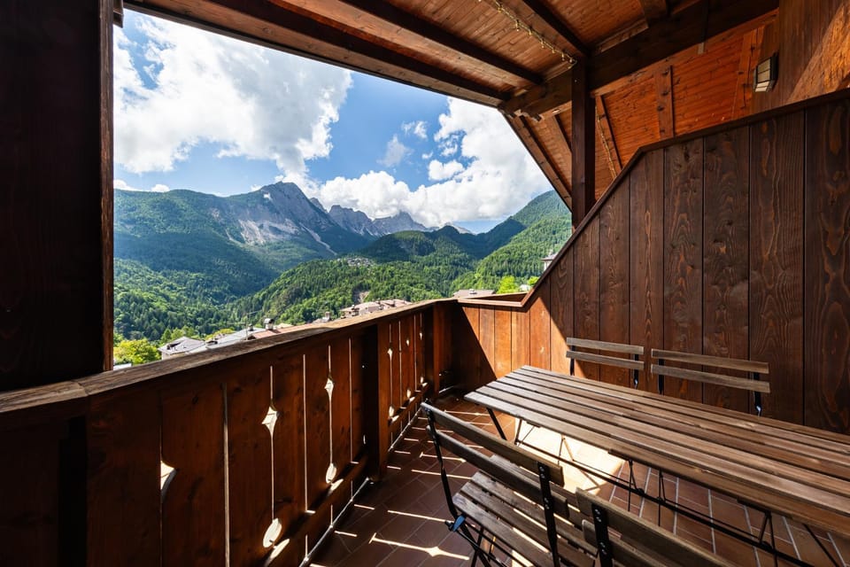 Balcony/Terrace, Mountain view