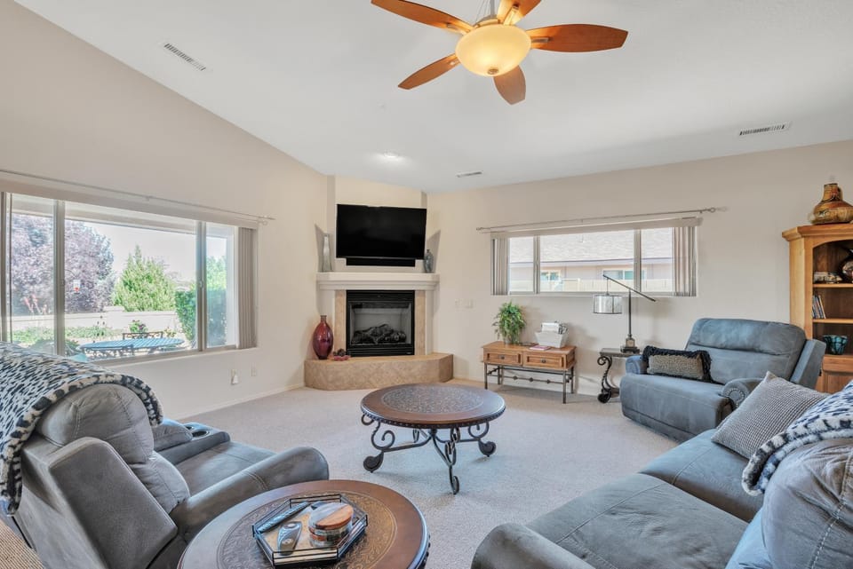 Prescott Luxury Home near Golf Course, Embry Riddle and Airport home House in Prescott