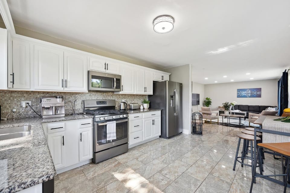 Charming Contemporary Family Home House in Glenview