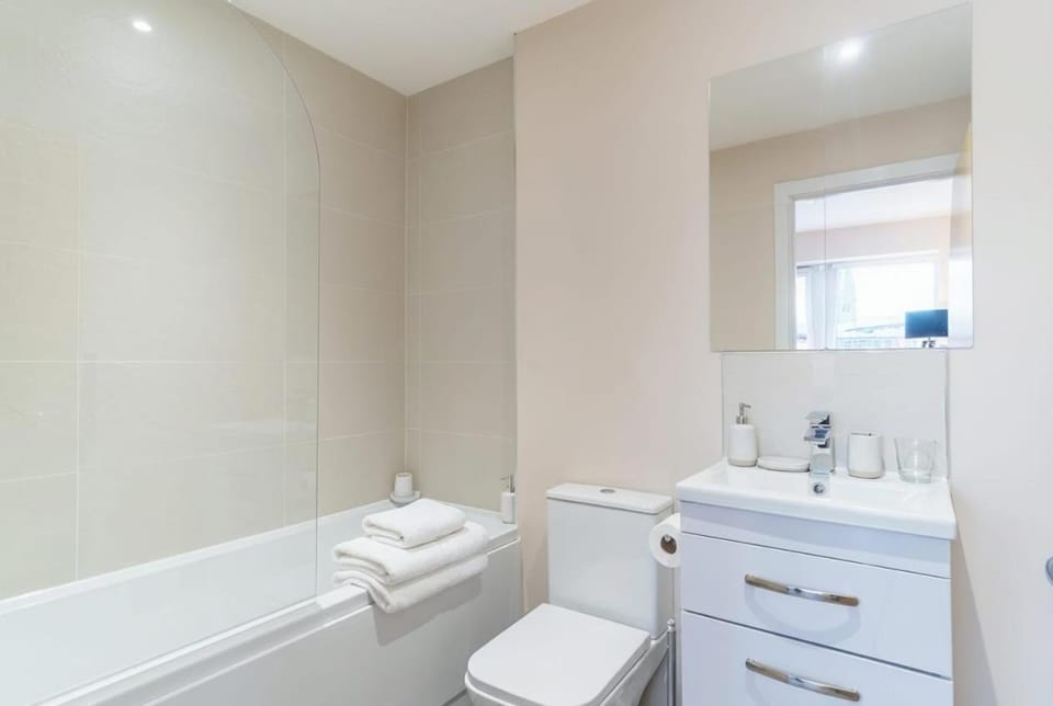 Fantastic 1 Bed Flat Manchester - Sleeps 3 Apartment in Salford