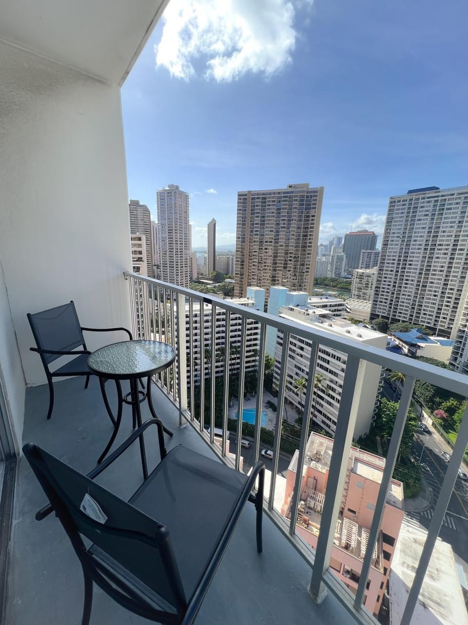 Refreshing Inn on The Park Studio Apartment in McCully-Moiliili