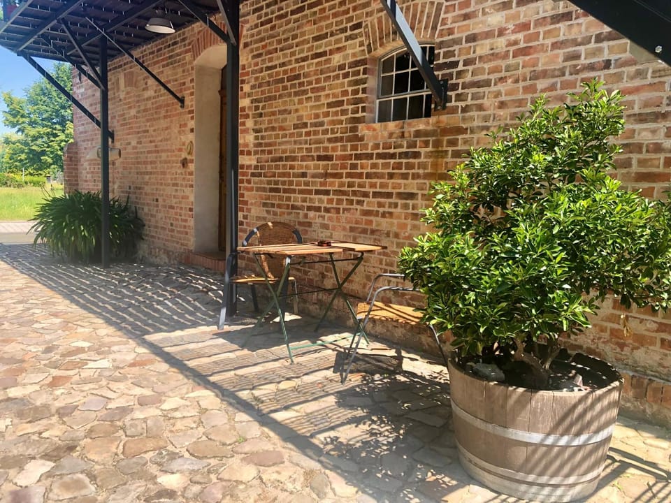 Property building, Seating area