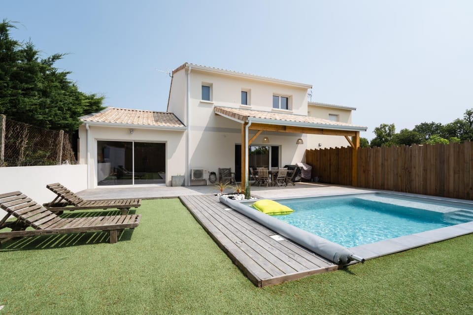 Property building, Swimming pool