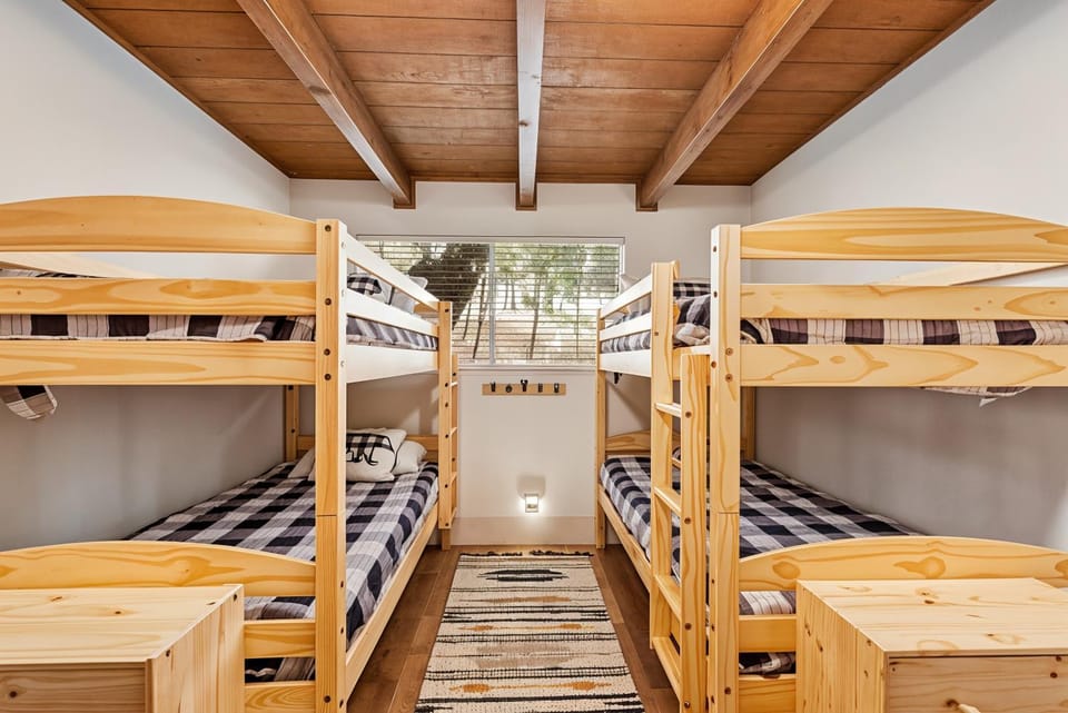 Marina Beach Cabin - Dog-Friendly Home with Deck! home Cabin in Groveland