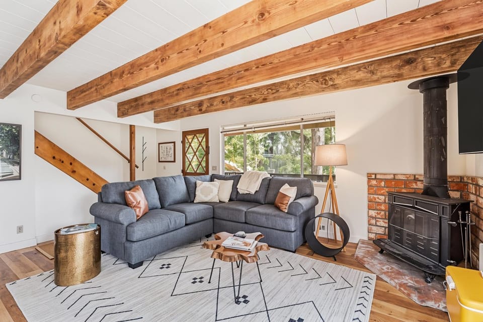 Marina Beach Cabin - Dog-Friendly Home with Deck! home Cabin in Groveland