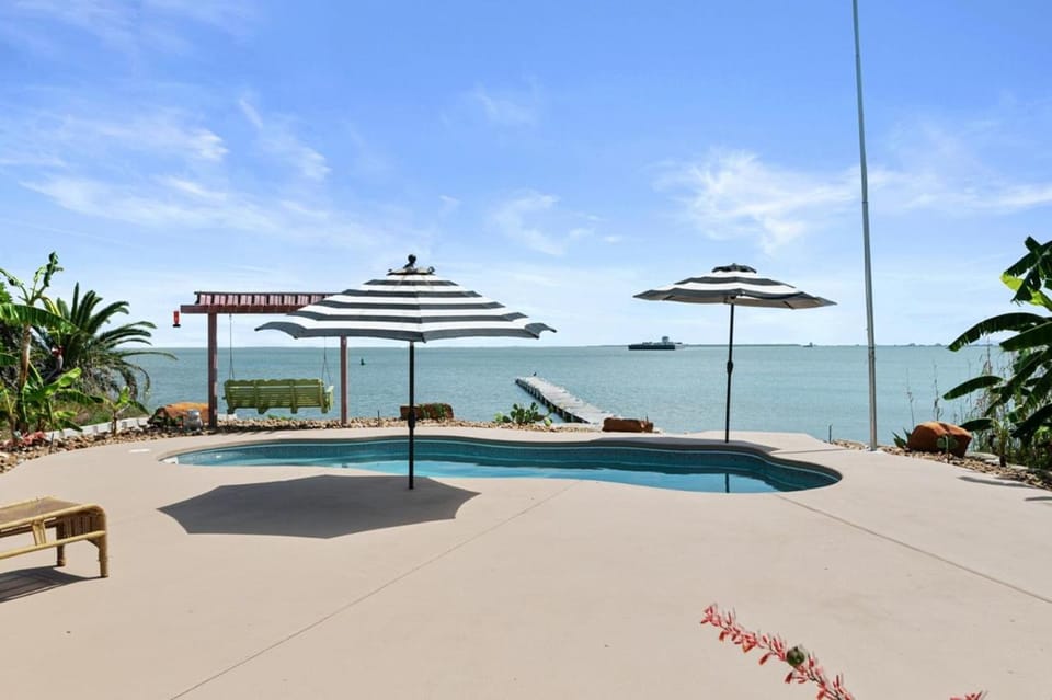 The Peach Pelican home House in Bolivar Peninsula