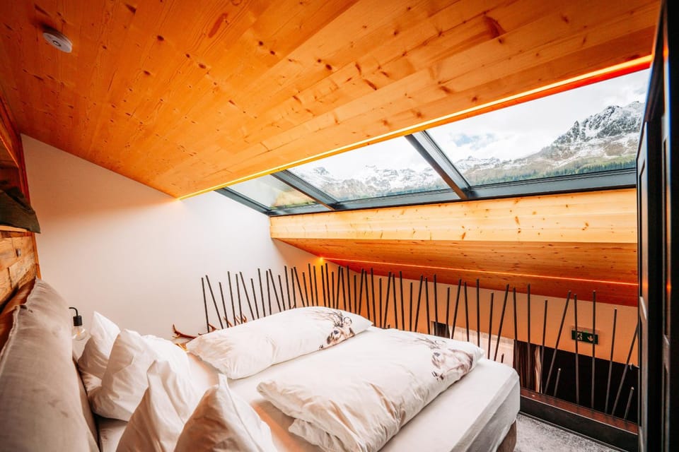 Bed, Bedroom, Mountain view