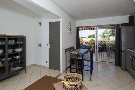 Cozy duplexterrace barbecue pool beach on foot Apartment in French Riviera