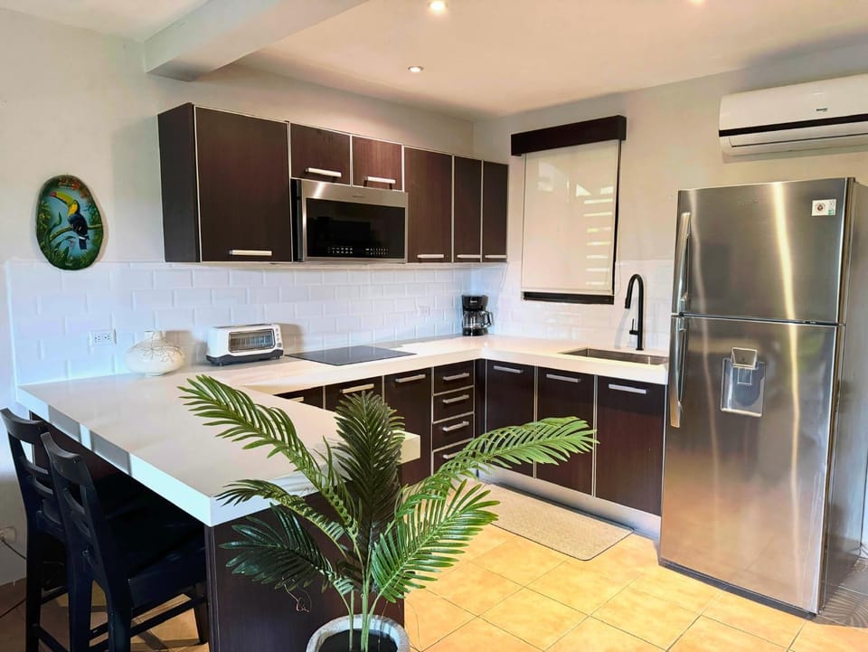 Stylish & Comfortable Condo with Balconies House in Coco