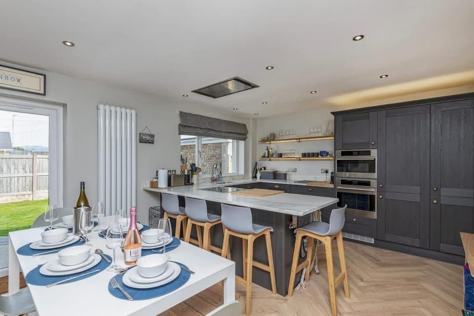 Family-Friendly Retreat between Beach & Mountains House in Wales