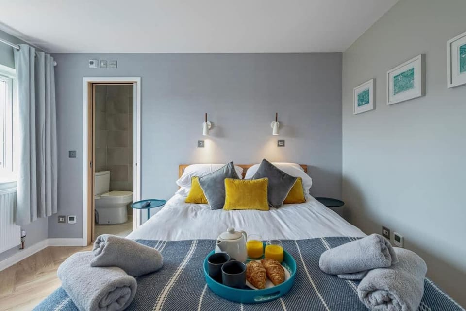 Family-Friendly Retreat between Beach & Mountains House in Wales