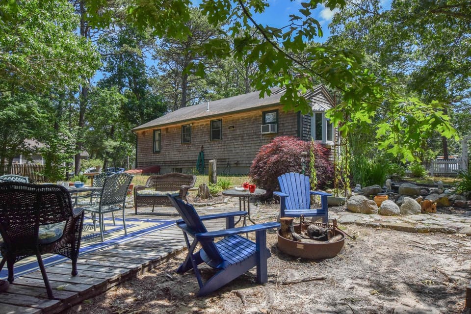 5 Min to Beach Yard w Fire Pit House in Wellfleet