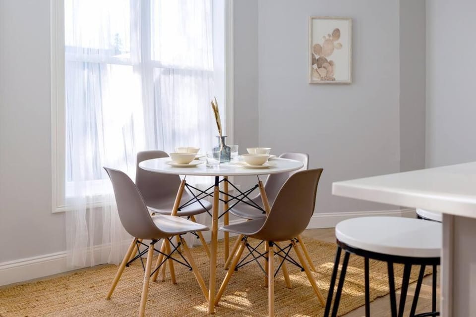 Seating area, Dining area