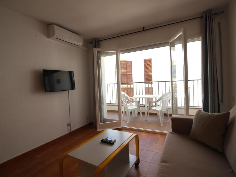 Apartamento frente al mar, 1 habitación, estacionamiento y Wi-Fi - ES-228-55 Apartment in Alt Empordà