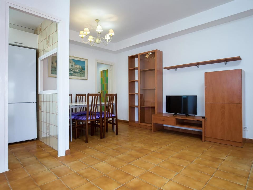 Apartamento en El Port de la Selva: Planta Baja, Terraza y WiFi a Metros de la Playa - ES-228-52 Apartment in Alt Empordà