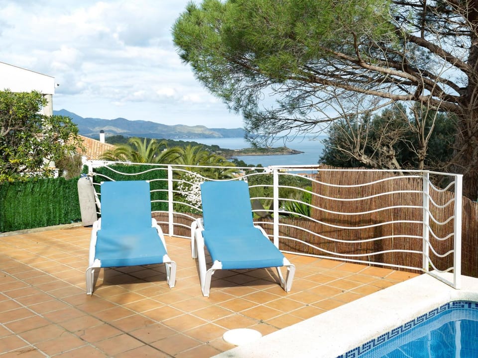 Apartamento con jardín y piscina privada para 7-8 pers. - ES-228-57 Apartment in Alt Empordà