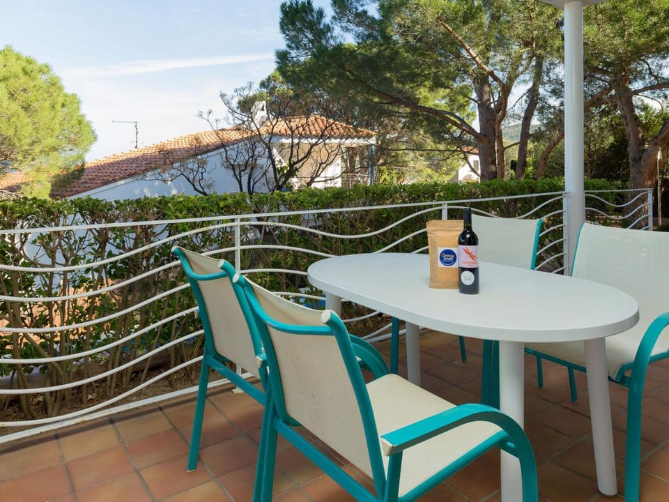 Apartamento con jardín y piscina privada para 7-8 pers. - ES-228-57 Apartment in Alt Empordà
