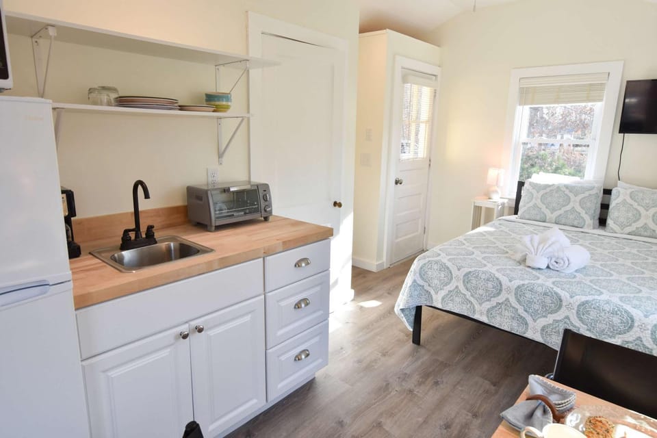 Dreamy Cottage for Two Close to Beaches House in North Eastham