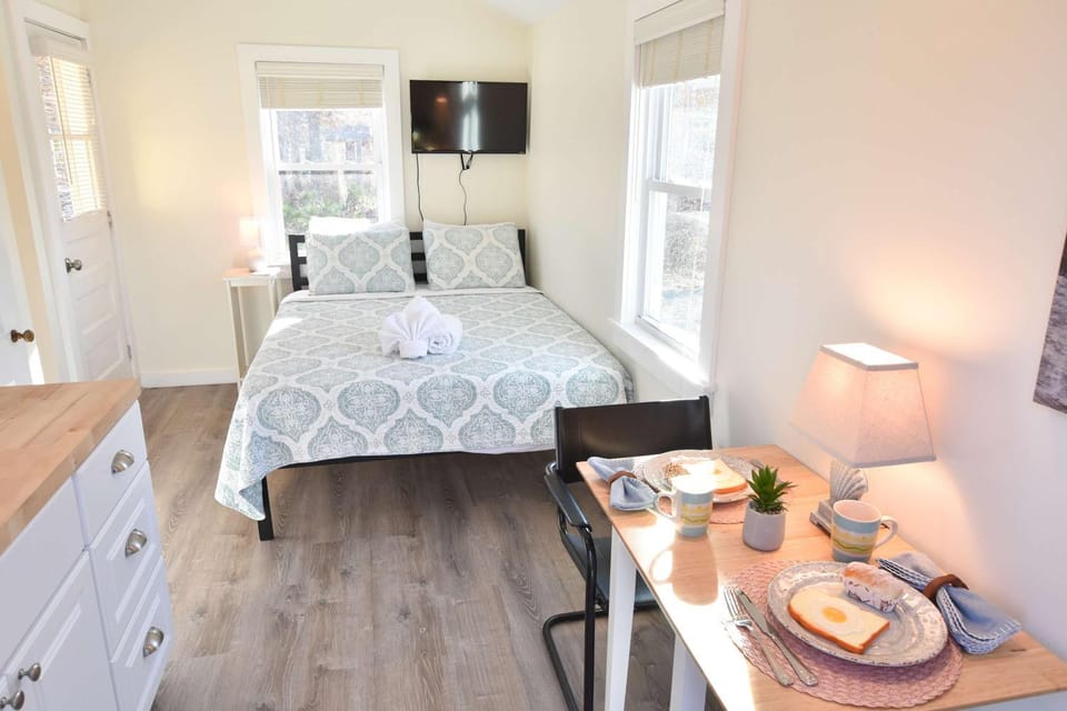 Dreamy Cottage for Two Close to Beaches House in North Eastham