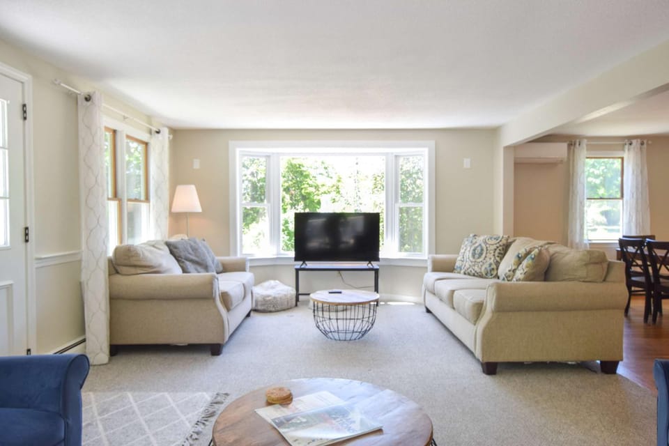 4 Mins to Bayside Beaches House in North Eastham