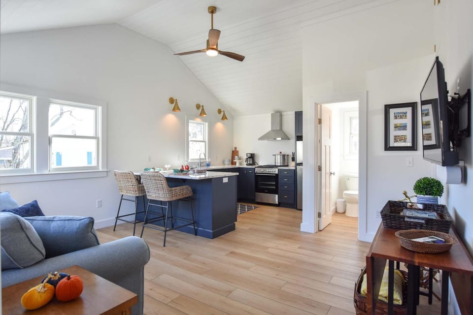 Newly Renovated Cottage on Town Cove House in Orleans