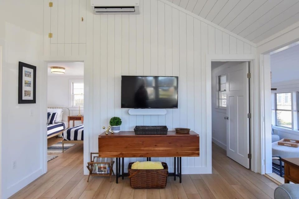 Newly Renovated Cottage on Town Cove House in Orleans