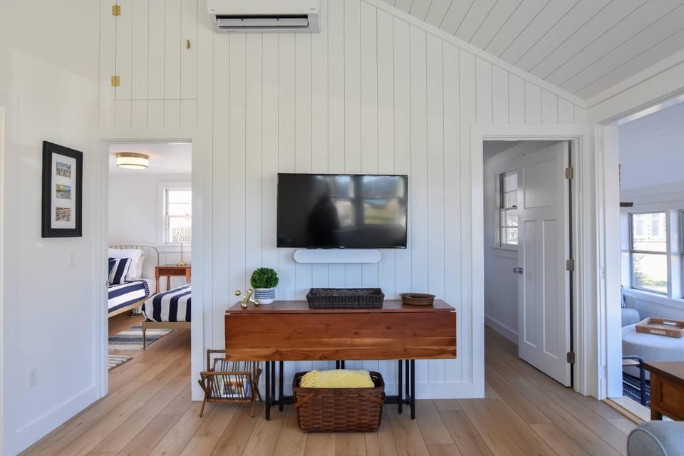 Newly Renovated Cottage on Town Cove House in Orleans