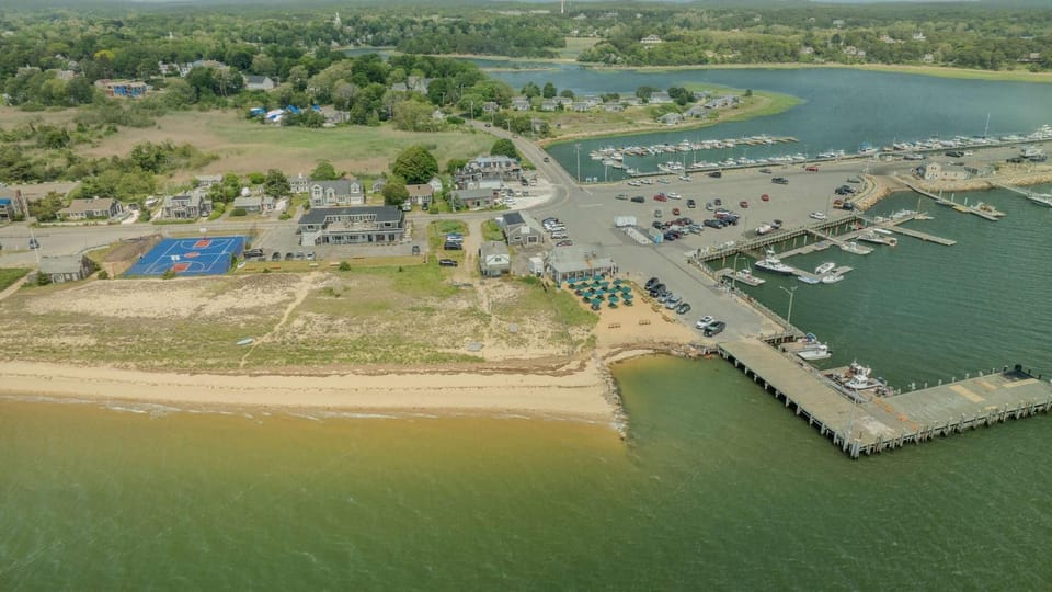 Walk to Restaurants Shopping & Harbor House in Wellfleet