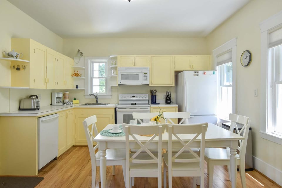 Private Downtown Wellfleet Location House in Wellfleet