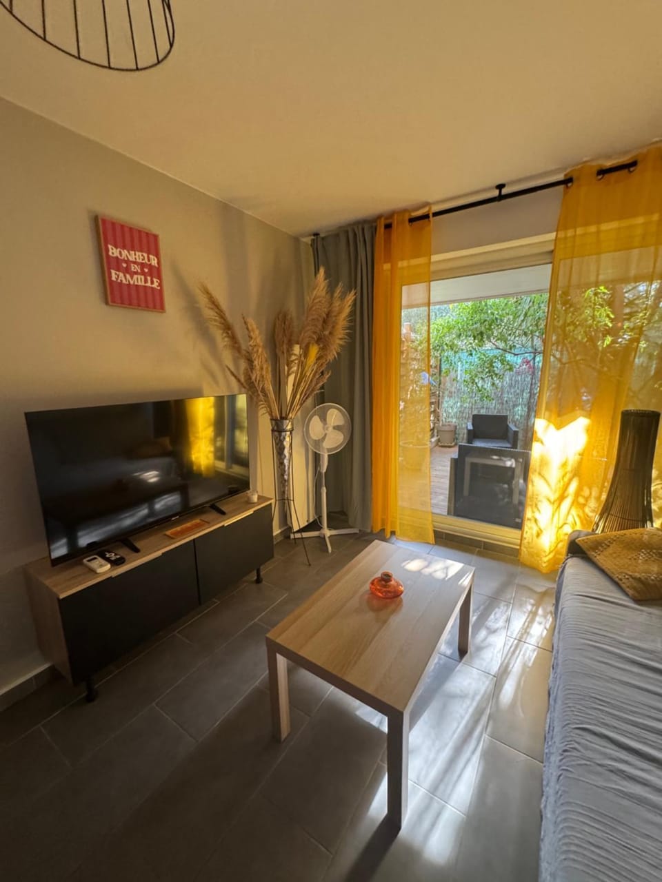 Agréable T2 traversant RDC avec terrasse - balcon - Parking 2 places - Clim portative Apartment in Montpellier