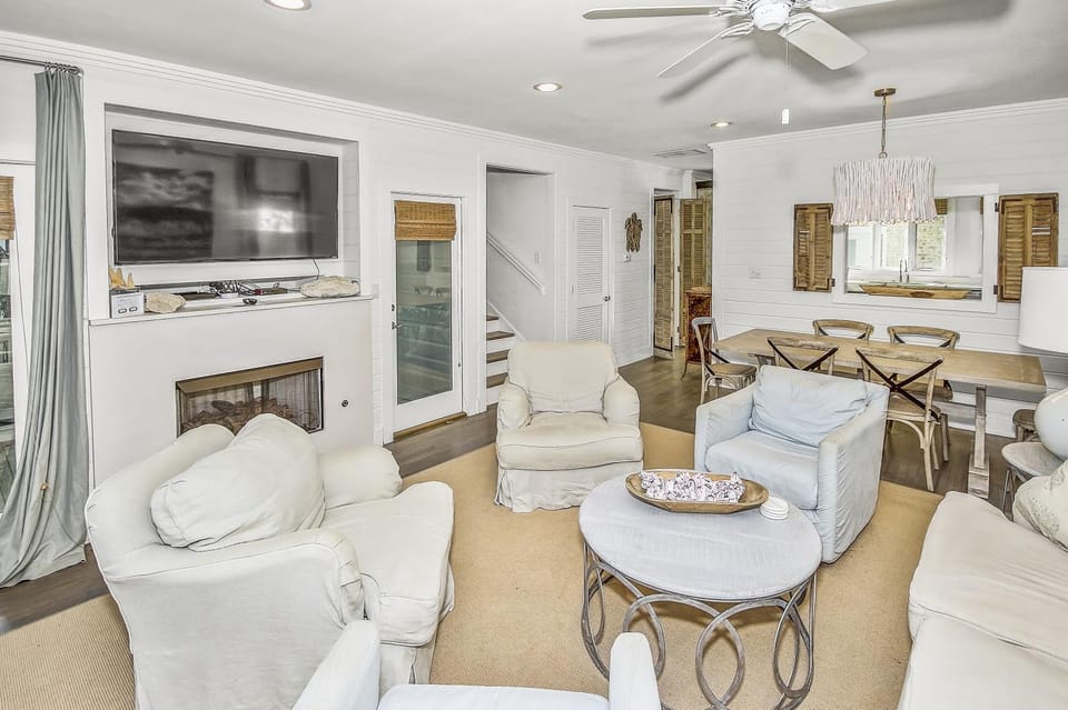 Short Distance to the White Sandy Beaches, Rendezvous Main House Carriage in Seaside home House in Seaside