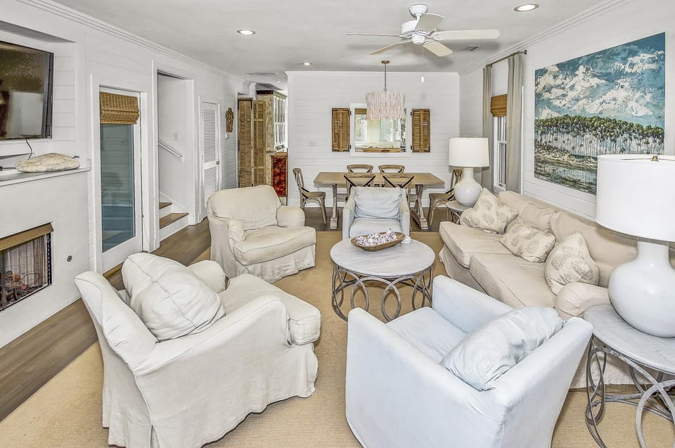 Short Distance to the White Sandy Beaches, Rendezvous Main House Carriage in Seaside home House in Seaside