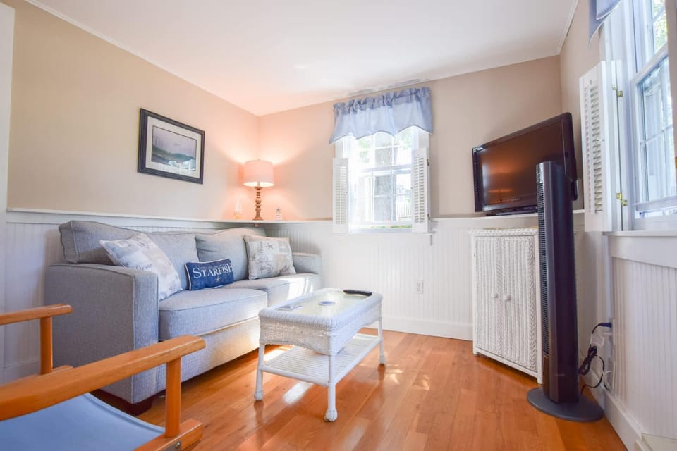 Private Association Pool Great Location House in Wellfleet