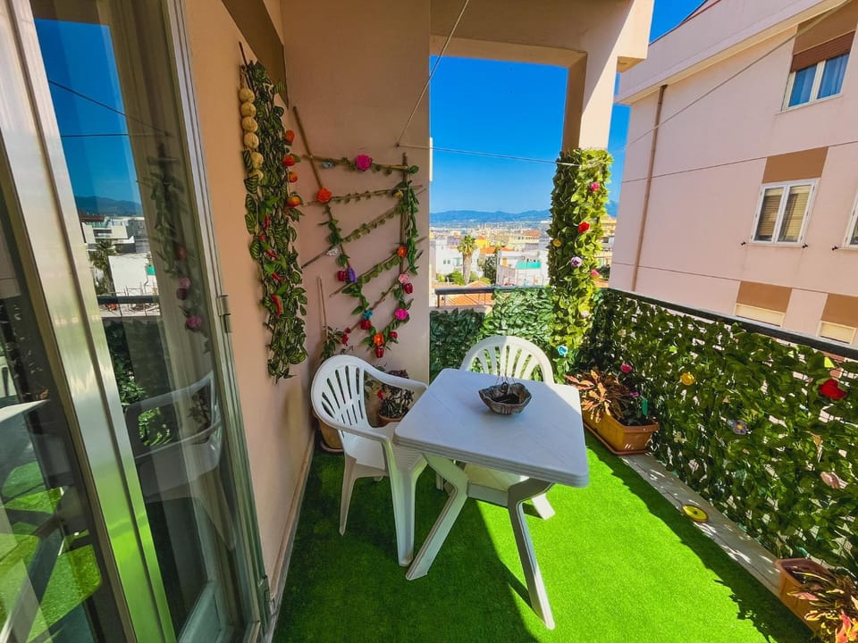 Spring, Day, Natural landscape, Garden, View (from property/room), Balcony/Terrace, Balcony/Terrace, Dining area, Garden view