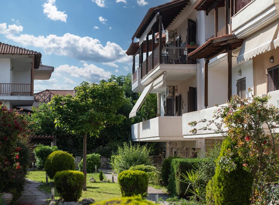 Property building, Garden, View (from property/room), Balcony/Terrace, Garden view