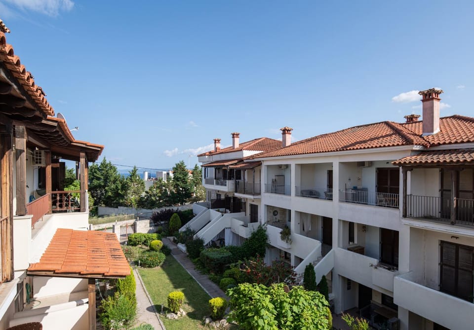 Property building, Garden, Balcony/Terrace, Garden view