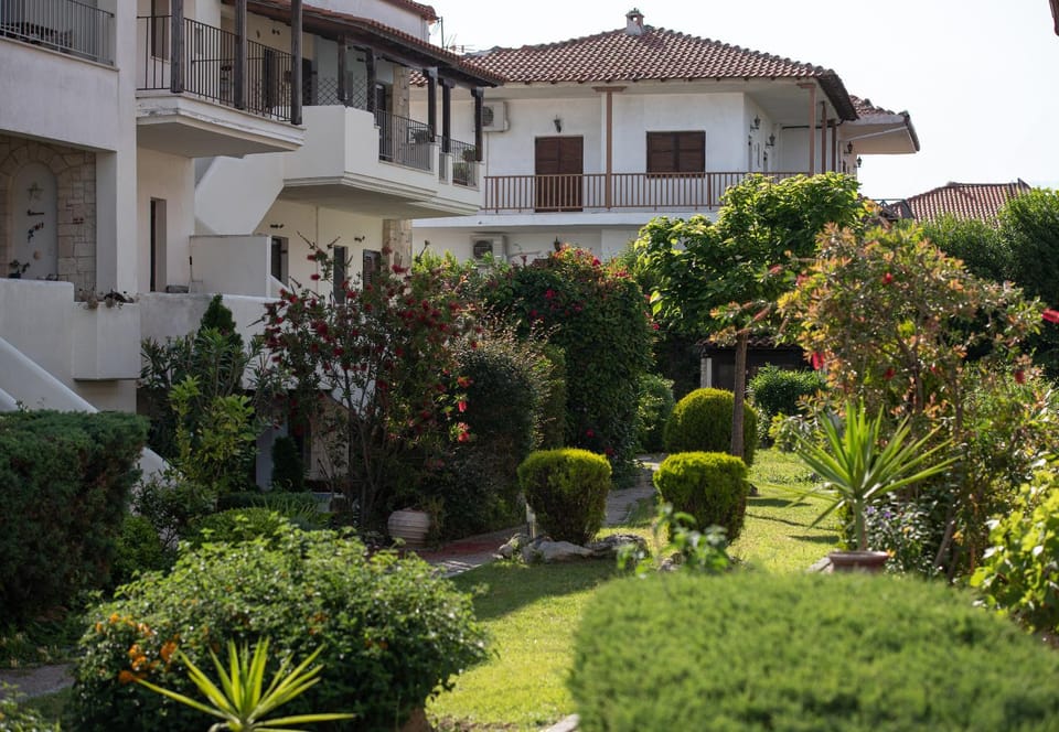 Property building, Day, Garden, Garden view