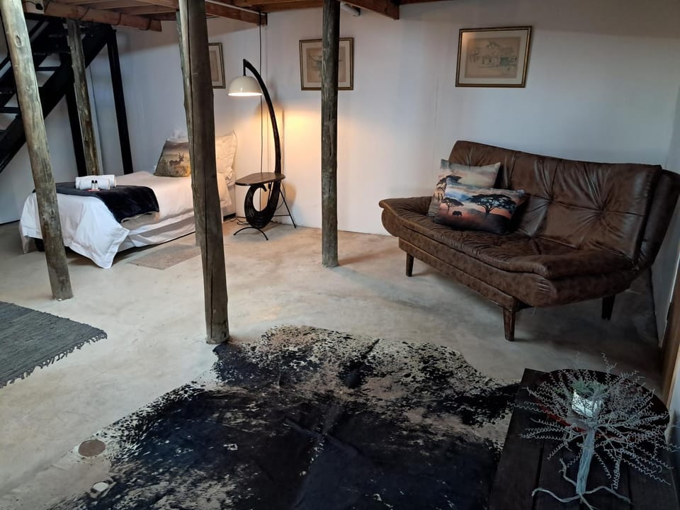 Bed, Photo of the whole room, Seating area, Bedroom