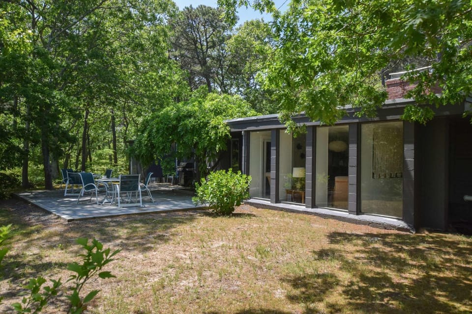 Short Walk to Long Pond Swimming Beach House in Wellfleet